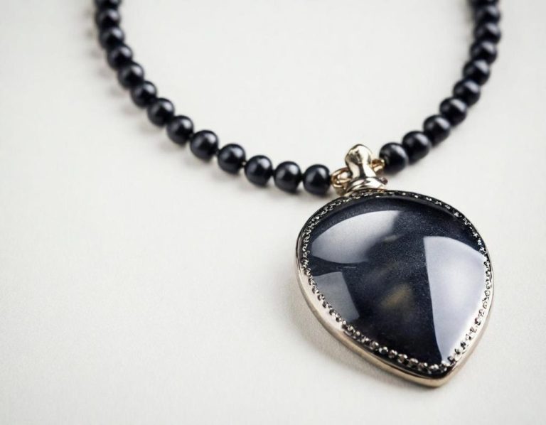 Misterioso Colgante de Obsidiana Negra Obsidiana Negra, de piedra negra y caftán, poesía, rosetta de un juglar, reina de la medina, fatua en tí; beldad